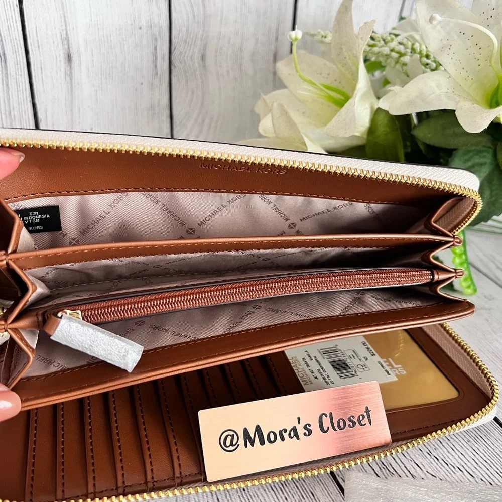 🦋Michael Kors Large Continental Wallet/Wristlet Vanilla